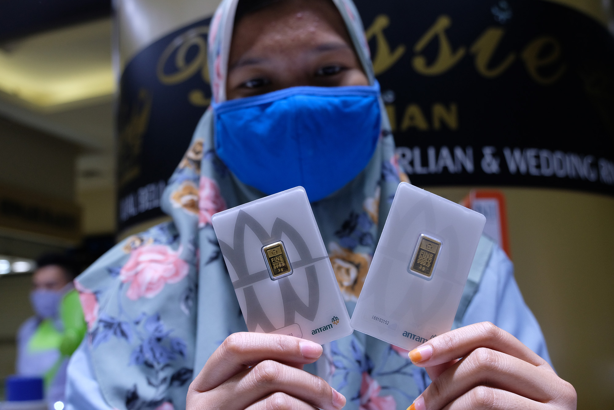 Harga Emas Antam 24 Karat Hari Ini Turun Rp17.000, Setelah ...