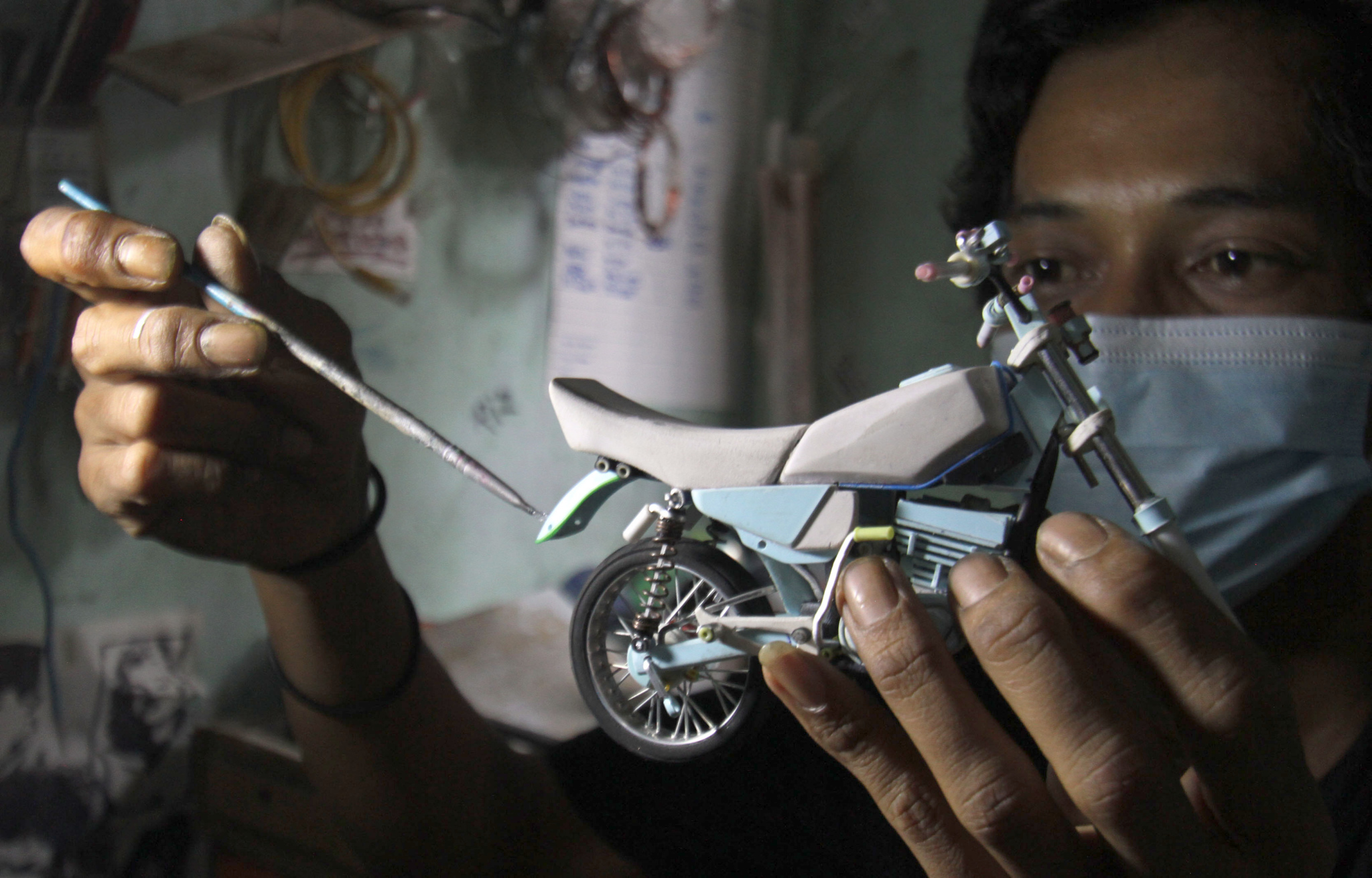 Intip Kreasi Miniatur Sepeda Motor Terbuat Dari Barang Bekas - TrenAsia