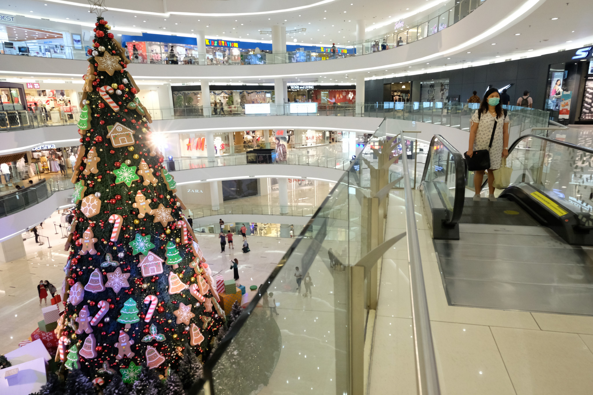 Pohon Natal Setinggi 18 Meter, Semarakkan Natal di Mal Senayan City